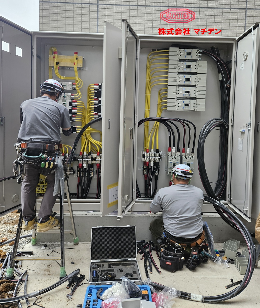 開閉器盤の接続です。こちらのケーブルも太いですね~👨🔧