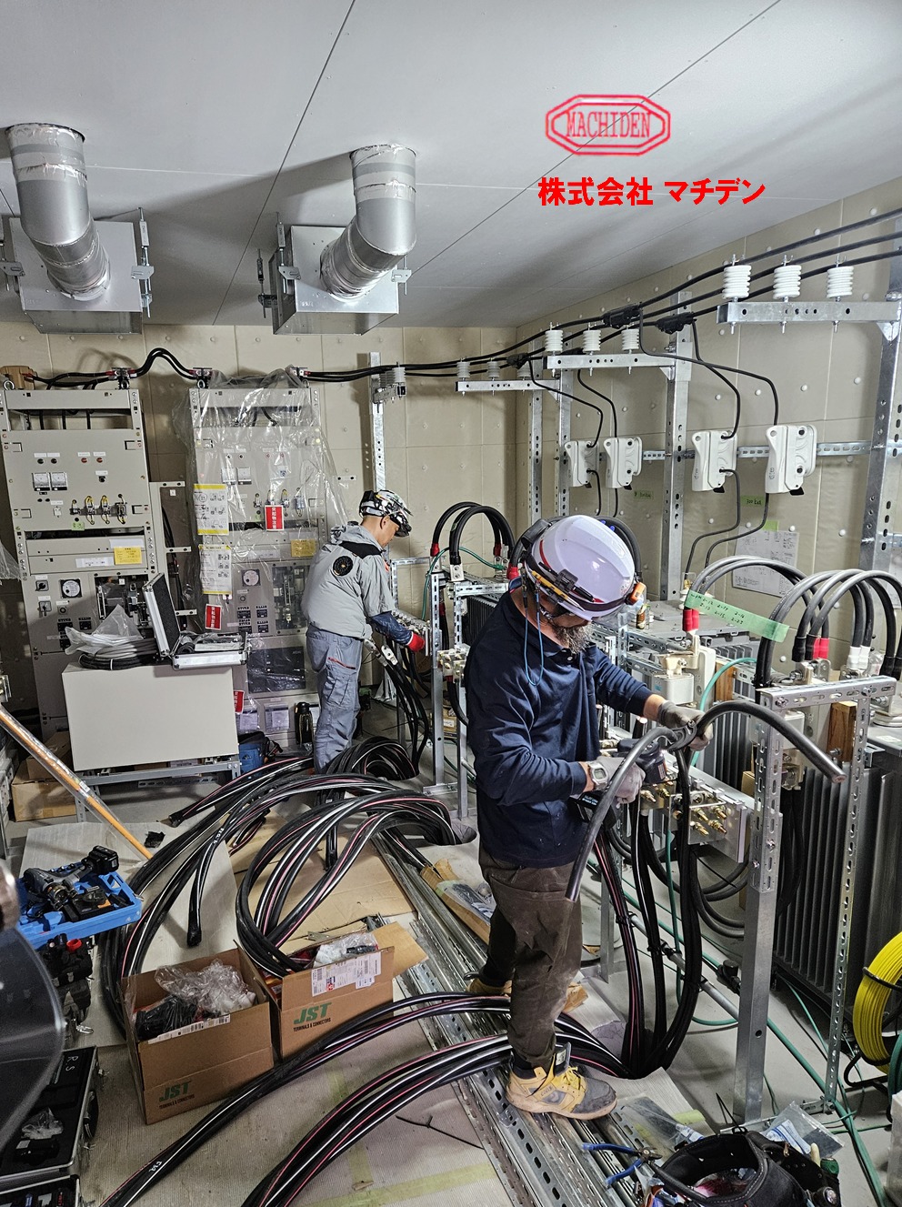 幹線ケーブル接続中!